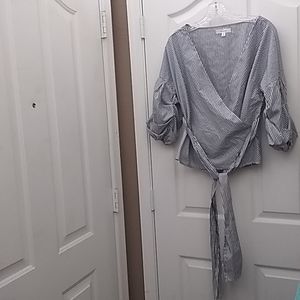 FINAL MARKDOWN Trendy active USA top medium
